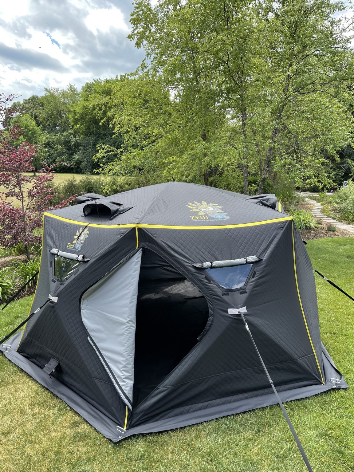 Zeus Thermal Cigar Smoking Shelter